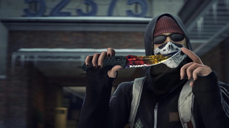 The player doesn't launch Steam for a year and found it a lot of expensive items from CS:GO